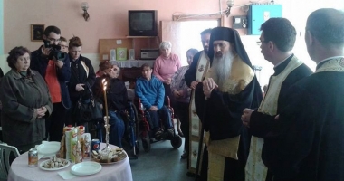 Stire din Cultură-Educație : Alimente dăruite pentru masa de Crăciun