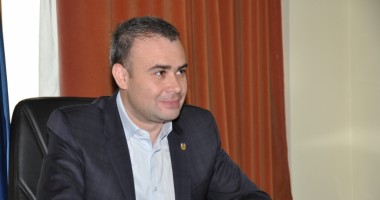 Stire din Politică-Administrație : Darius Vâlcov a depus jurământul de învestitură