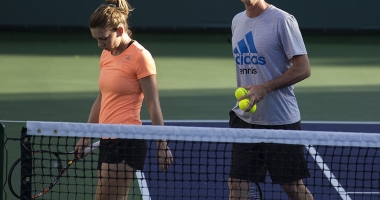 Stire din Sport : Simona Halep regretă cuvintele spuse la nervi lui Darren Cahill