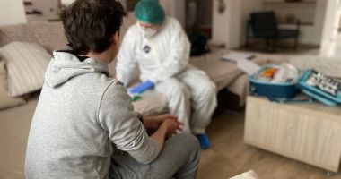 Copiii bolnavi de cancer, trataţi şi la domiciliu
