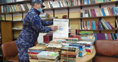 Stire din Cultură-Educație : Donaţie de la militari pentru şcoala din Corbu