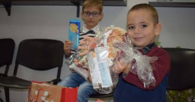 Daruri pentru 10 copii sărmani din Cumpăna - 2