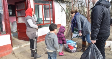 Sărbători minunate pentru copiii  din Piatra. Moș Crăciun a ajuns și la ei - 14