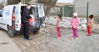 Sărbători minunate pentru copiii  din Piatra. Moș Crăciun a ajuns și la ei - 6