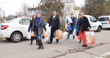Stire din Social : Sărbători minunate pentru copiii  din Piatra. Moș Crăciun a ajuns și la ei