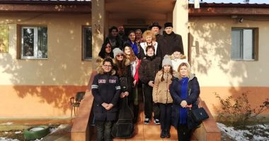Stire din Cultură-Educație : Daruri de la elevii din Năvodari pentru vârstnicii din Centrul de Îngrijire Poarta Albă