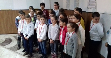 Moș Crăciun a ajuns la elevii  Școlii Gimnaziale nr. 1 Poarta Albă - 2