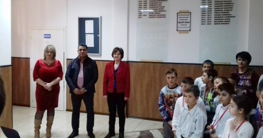 Moș Crăciun a ajuns la elevii  Școlii Gimnaziale nr. 1 Poarta Albă - 4