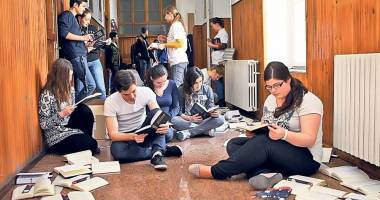 Stire din Cultură-Educație : CONCURS / Dascălii sunt invitați să-și înscrie elevii