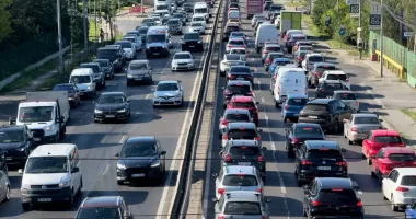 Stire din Actualitate : Permisul auto și tranzacțiile auto, blocate pentru datornici: ce prevede reforma administrativă