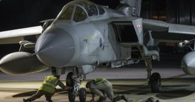 GALERIE FOTO-VIDEO / Avioane Tornado lansând rachete în Siria. Theresa May: "A trebuit să iau decizia de a însărcina forțele noastre armate în luptă" - 3