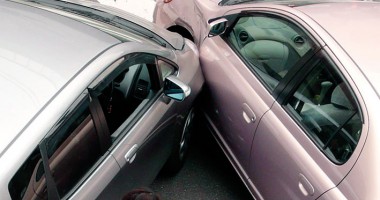 Stire din Economie : CUTREMUR pe PIAȚA AUTO din ROMÂNIA! Unul dintre CEI MAI MARI ASIGURATORI NU MAI EMITE POLIȚE RCA!