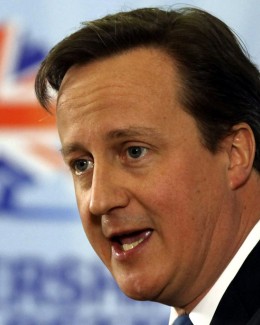 Stire din Actualitate : David Cameron cataloghează "complet inoportune" criticile Bruxelles-ului pe tema migrării