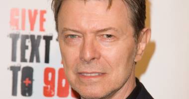 Stire din Actualitate : Legendarul cântareț David Bowie a murit la 69 de ani