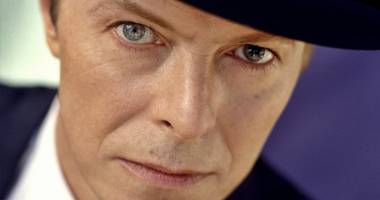 Stire din Cultură-Educație : Ce a cerut artistul David Bowie familei prin testament