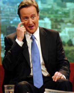 Stire din Actualitate : David Cameron amenință că va bloca bugetul UE