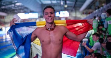Stire din Sport : David Popovici împlinește astăzi 21 de ani. Marele campion își donează ziua de naștere copiilor talentați