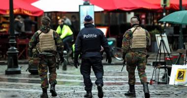 Stire din Actualitate : Alertă teroristă prelungită! 16 persoane, arestate. SUSPECTUL PRINCIPAL, ÎNCĂ ÎN LIBERTATE