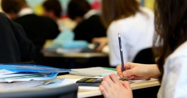 Stire din Cultură-Educație : Caz incredibil! Un elev de liceu va primi bursă de merit cu media 4.59