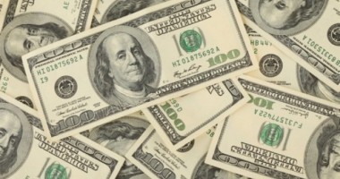 Stire din Economie : Dolarul american a intrat și astăzi la apă