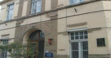 Stire din Eveniment : Un suspect de coronavirus a fugit pe fereastră! Nu a scăpat fără dosar penal