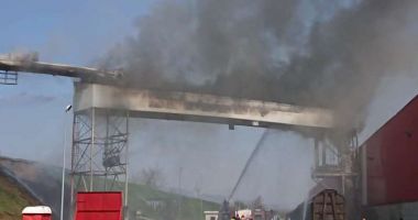 Stire din Eveniment : Incendiu la o bandă transportoare, soldat cu pagube de aproximativ 100.000 de euro