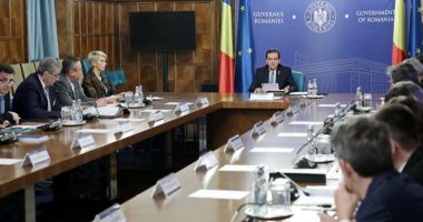 Stire din Eveniment : Ludovic Orban: Trei companii românești vor putea produce măști sanitare