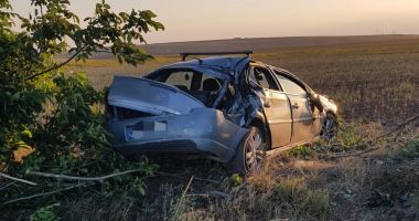 A ajuns cu mașina în câmp. Șoferița a pierdut controlul asupra direcției de mers - 2