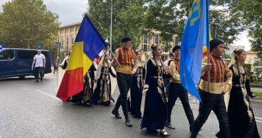 Paradă pe bulevardul Tomis. Comunitatea Turco-Tătară defilează pe străzile din Constanța - 5
