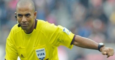 Stire din Sport : LA ALȚII SE POATE! Arbitru suspendat pe viață pentru "greșeli grosolane"