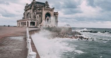 Stire din Eveniment : Vântul face legea! Porturile maritime, închise