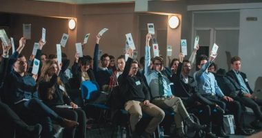 Stire din Social : "DEZECHILIBRU EDUCAȚIONAL"! Elevii, nemulțumiți de modificarea anului școlar