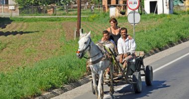 Stire din Economie : Românii, campioni la diminuarea ponderii alocate transportului