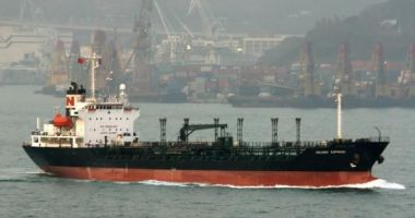 Stire din Eveniment : ABANDONAT DE ECHIPAJ! Tanc petrolier, eșuat pe un recif din Marea Java