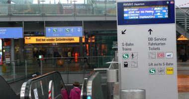 Stire din Eveniment : Cum ne mai facem de râs în lume… CIRC ÎN PIELEA GOALĂ pe aeroportul din München