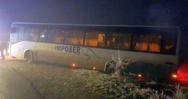Stire din Eveniment : Autobuz ajuns în șanț! A fost nevoie de intervenția ISU