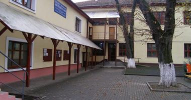 Deratizare suspectă: zeci de copii duși la spital