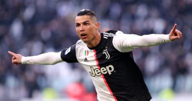 Stire din Sport : Ronaldo are fani la UEFA! Echipa anului 2019, trucată?