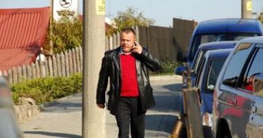 Stire din Eveniment : DE NECREZUT! SEX CU DOUĂ ELEVE ÎN PRIMĂRIE. Edilul spune că a plătit pentru minore