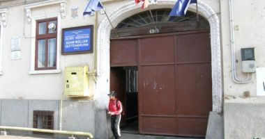 Stire din Eveniment : Deratizare cu repetiție: alți 14 liceeni au ajuns la spital!