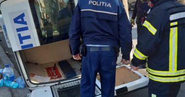 Stire din Eveniment : Se întâmplă din nou! Mașină de poliție, răsturnată în misiune