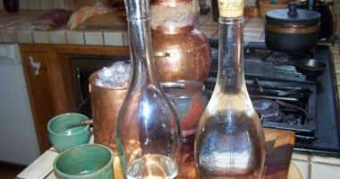 Stire din Actualitate : Alcool artizanal cu băuturi energizante, combinație letală!