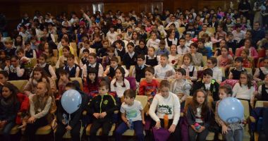 Stire din Cultură-Educație : Teatru pentru copii: "Crăiasa Zăpezii"