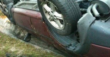 Stire din Eveniment : Neatenția la volan a generat un accident, din fericire, fără urmări grave