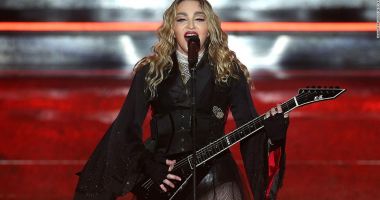 Stire din Fun : Corigentă la punctualitate: Madonna, dată în judecată de fani!