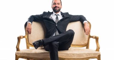 Acest om îți poate vinde orice!