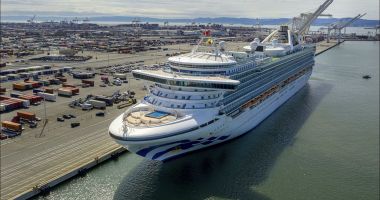 Stire din Eveniment : Români de la bordul unei nave de croazieră, aduși în țară. Au intrat în carantină