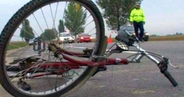 Stire din Eveniment : Biciclist accidentat mortal. Șoferul vinovat este căutat de Poliție