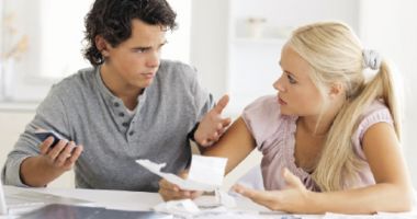 Stire din Economie : Cercetare BCR: Banii, motiv de ceartă în cuplu