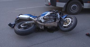 Stire din Eveniment : Nu s-a asigurat la ieșire și a provocat un accident grav